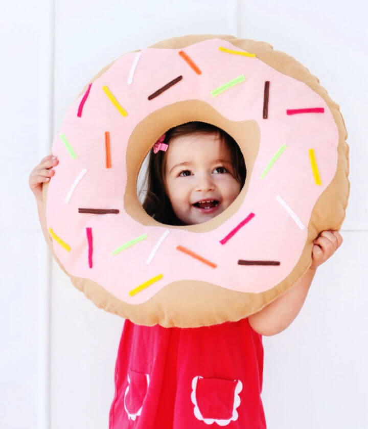 Simple and sweet donut pillow