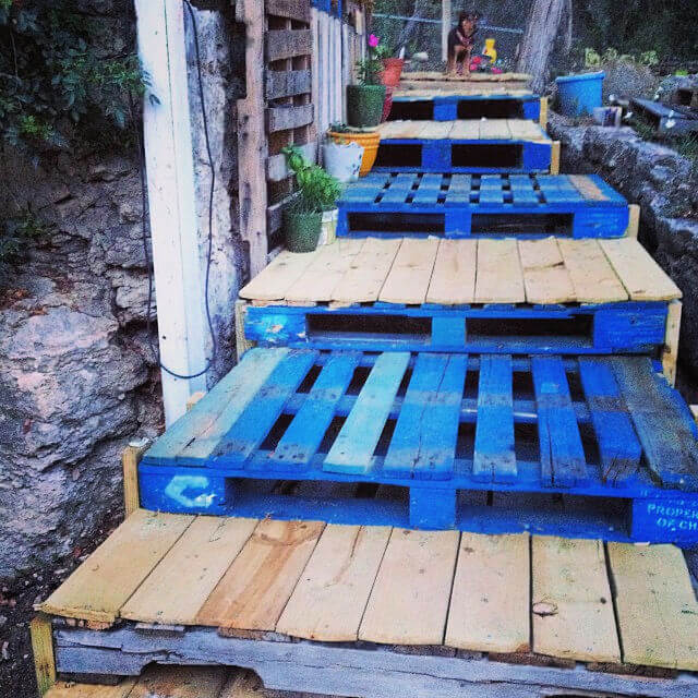 A pallet staircase suitable for your garden