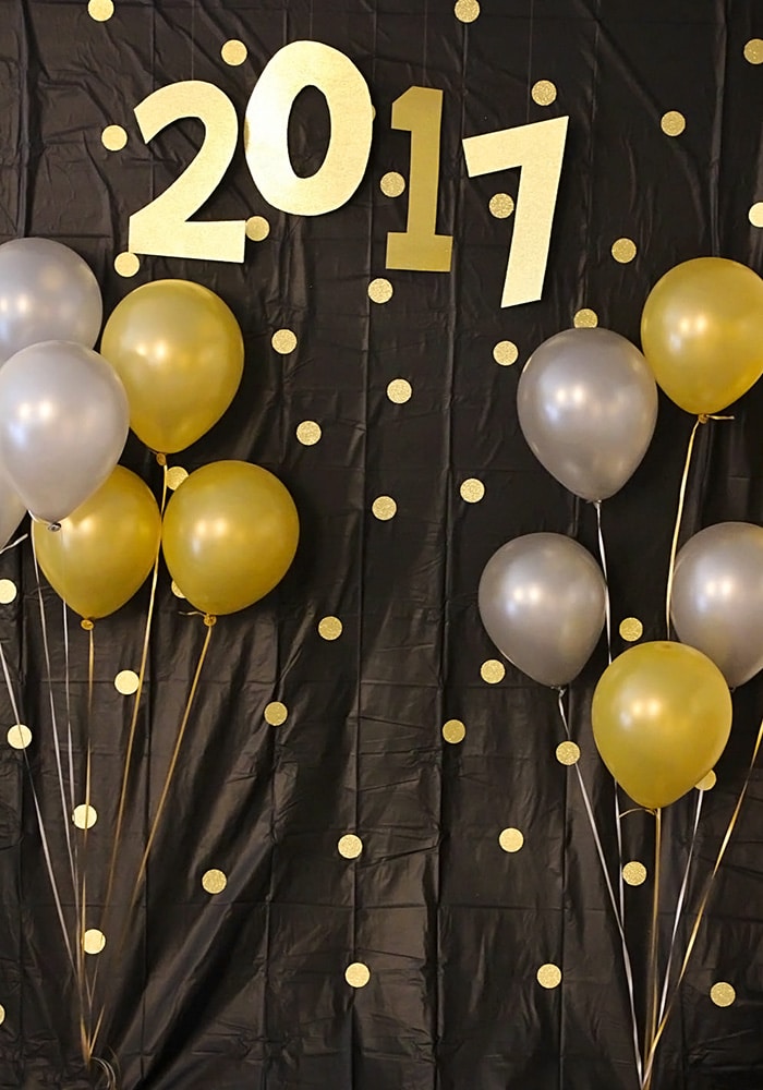 13 DIY Photo Backgrounds for Unforgettable New Year's Eve Photos