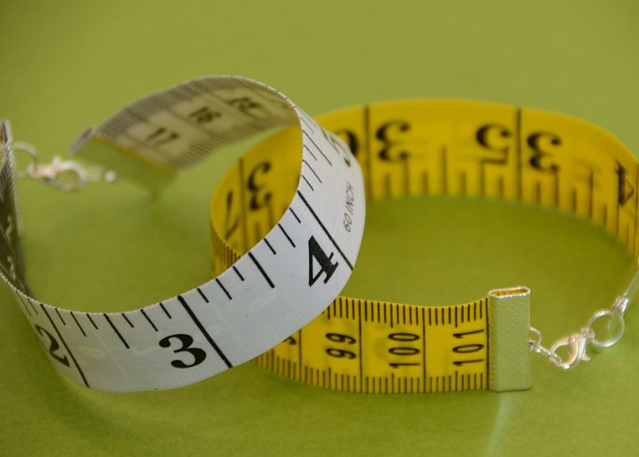 tape measure bracelet DIY