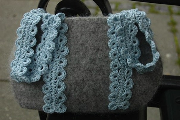 Felt bag with crocheted lace handle