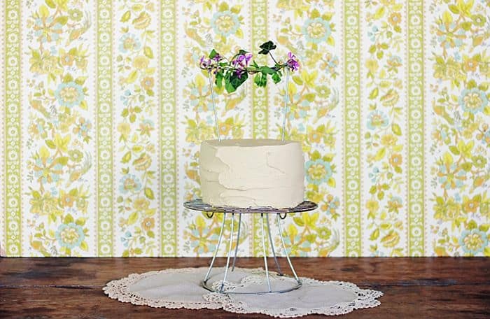 wire cake stand