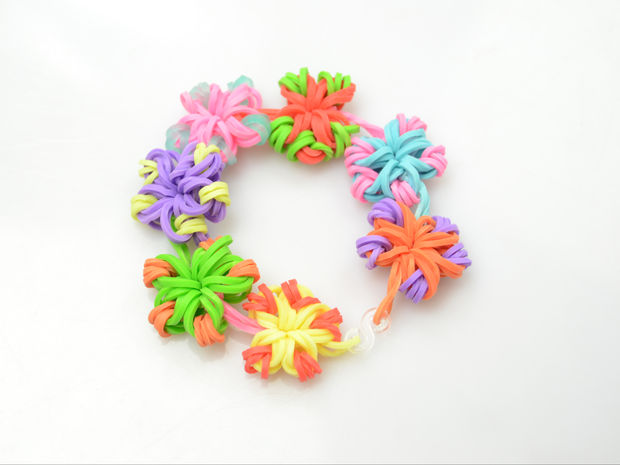 Rubber Band Flowers DIY Floral Jewelry, Perfect for Spring