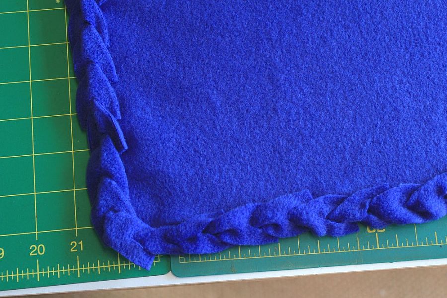 seamless blanket with woven edges
