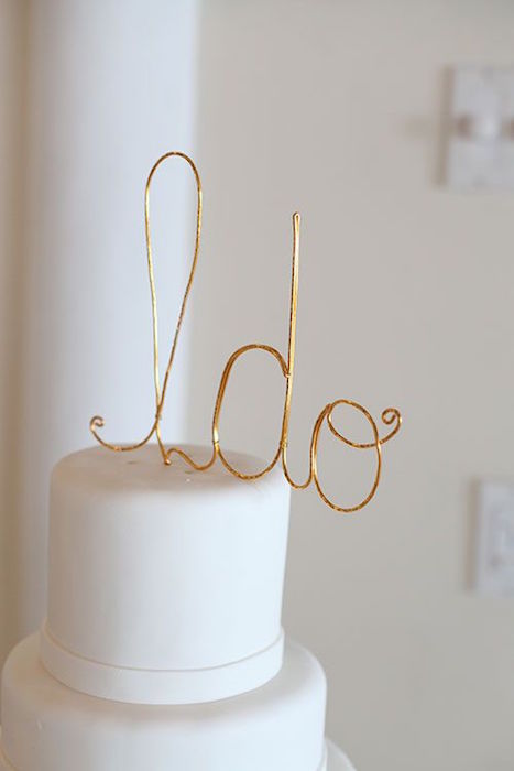 Minimalist Line Cake Decorating