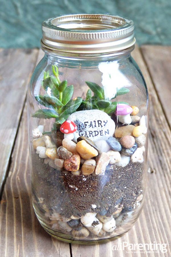 Mason jar with vertical glass container