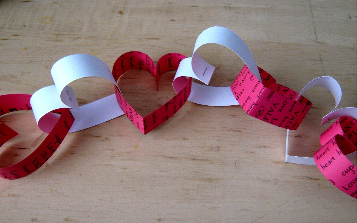 Valentine's Day Paper Heart Chain wonderfuldiy1