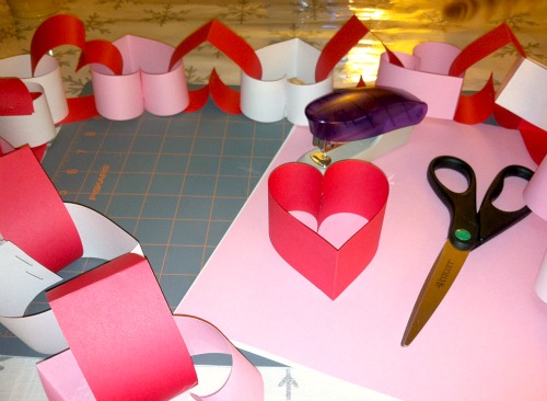 Valentine's Day Paper Heart Chain wonderfuldiy2