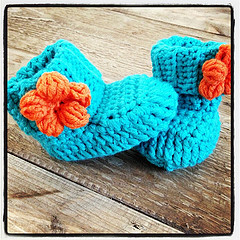 spring flower baby booties free crochet pattern wonderdiy1 wonderful DIY crochet spring flower baby booties free pattern