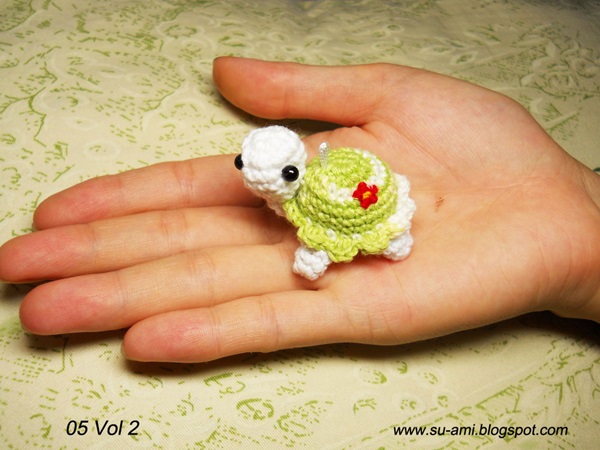 Crochet Delicate Miniature Animals from Japanese Artist 01