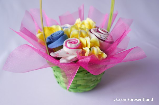 How To DIY Baby Clothes Bouquet 0 Recycle old baby clothes into this amazing bouquet