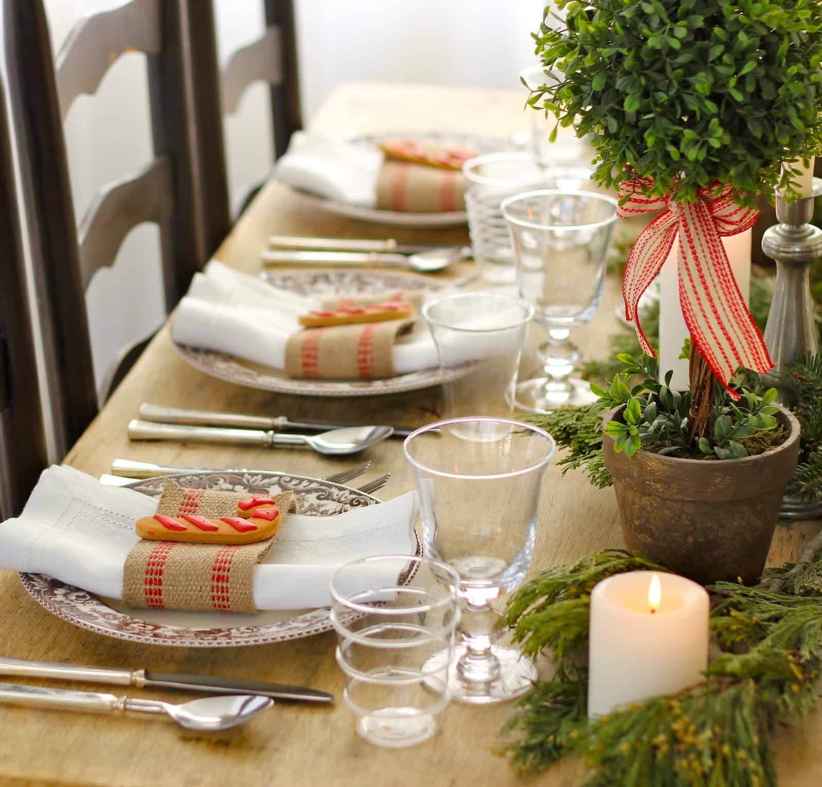 Beautiful DIY Holiday Centerpieces and Table Setting