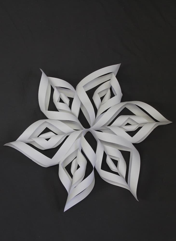 DIY Snowflakes as a Traditional Winter Decoration