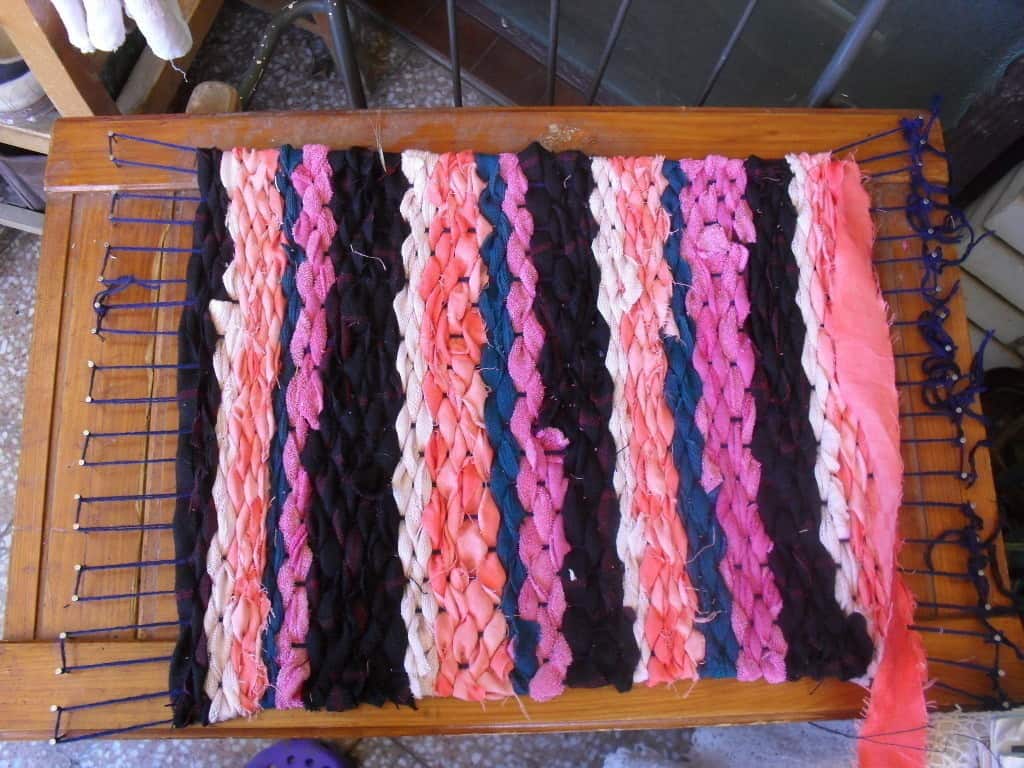 Meet the colorful textured brilliance with these 15 great loom crafts