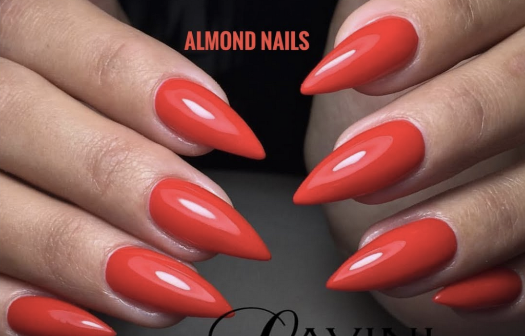 Modern and fashionable manicure: DIY almond nails