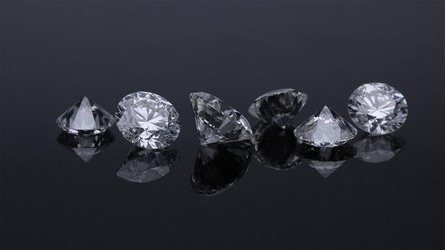 Pros and cons of lab-grown diamonds