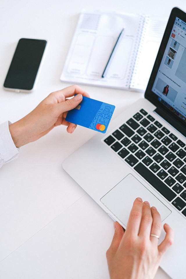 When should (and shouldn't) use a credit card to make purchases?