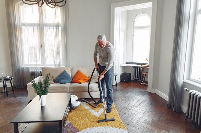 Dos and Don'ts of Carpet Cleaning, According to Experts