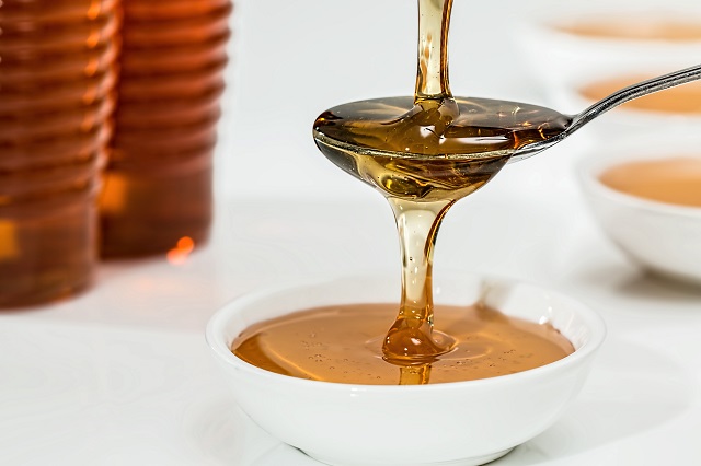 Honey and Hair Care: How to Use Honey for Shiny, Healthy Hair