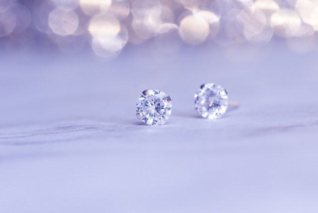 What You Should Know Before Investing in Lab-Grown Diamonds