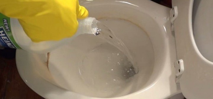 Tips for Cleaning Hard Water Stains on Toilet Bowls